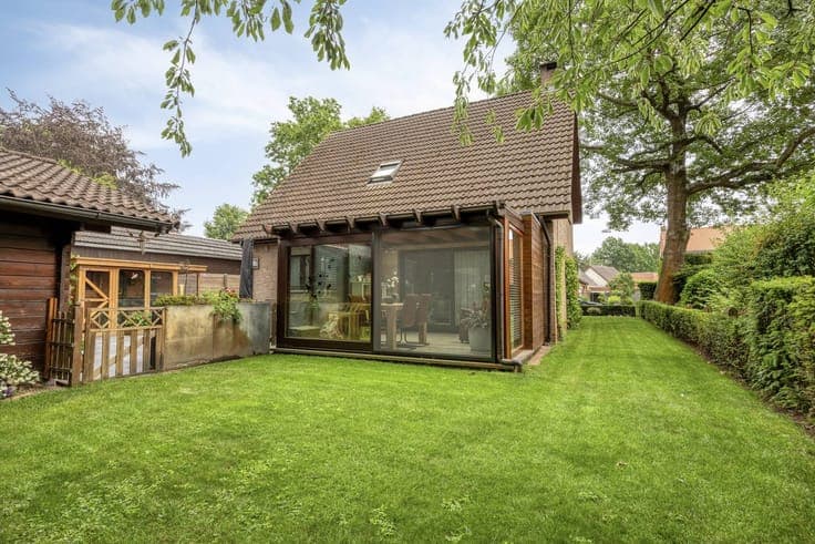 Spacious 3-bedroom family home in Essen for sale