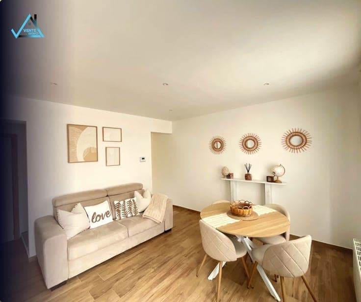 Renovated semi-detached house with garden and convertible at