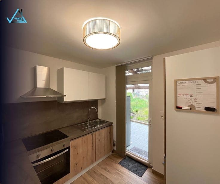 Renovated semi-detached house with garden and convertible at