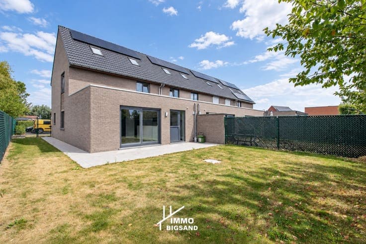 Halfopen nieuwbouwwoning te koop in rustige woonwijk met ...