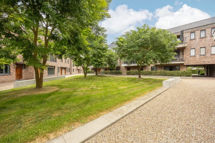 Ruime bel-etage woning op de gelijkvloerse verdieping