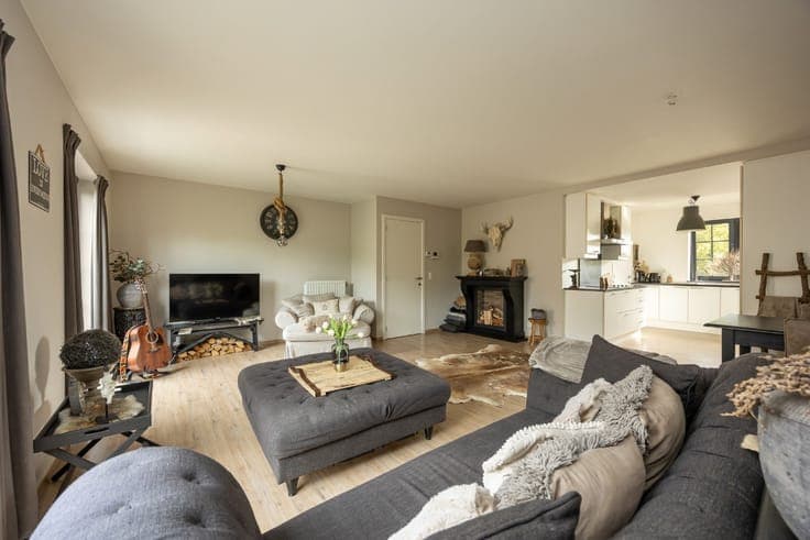 Ruime bel-etage woning op de gelijkvloerse verdieping