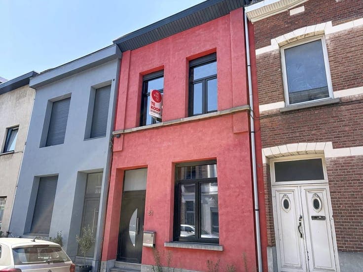 4 bedroom house to renovate near Rivierenhof
