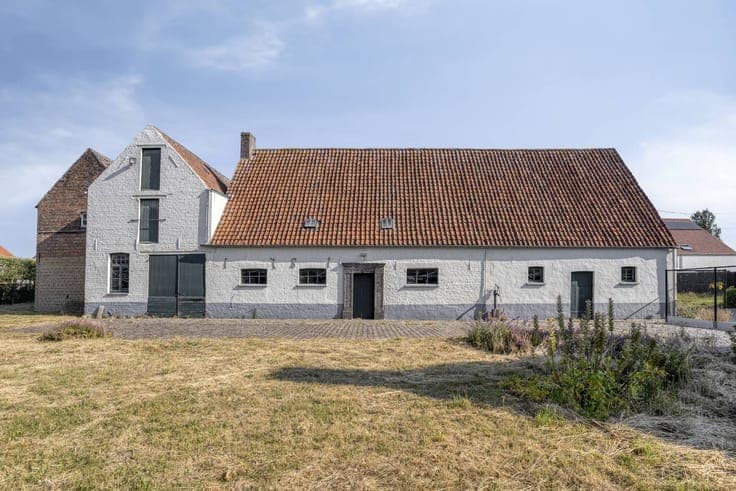 Versatile farmhouse to renovate for sale in Jabbeke