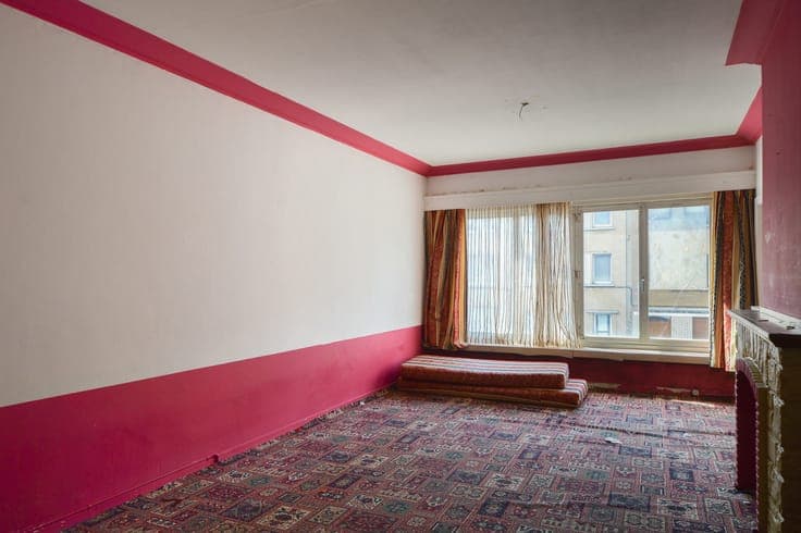 APARTMENT BUILDING TO RENOVATE