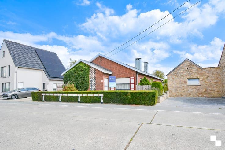 Gelijkvloers wonen: bungalow op 1.220 m² te Hooglede