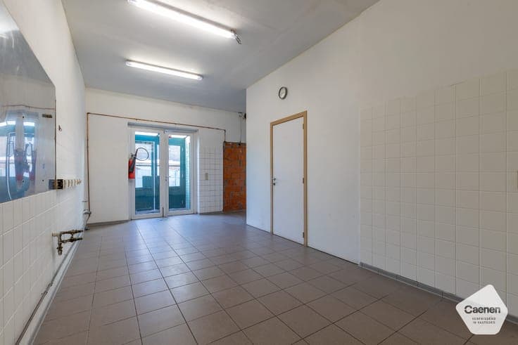 GOED GELEGEN HANDELSWONING IN HET CENTRUM VAN ASSEBROEK