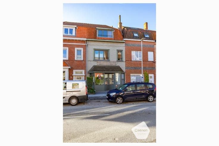 GOED GELEGEN HANDELSWONING IN HET CENTRUM VAN ASSEBROEK