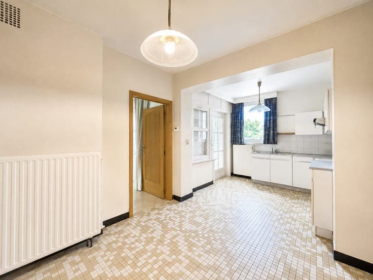 A 3/4-bedroom house with a garden and plenty of potential!