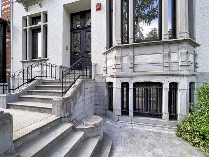 Brugman- Office Building for Sale