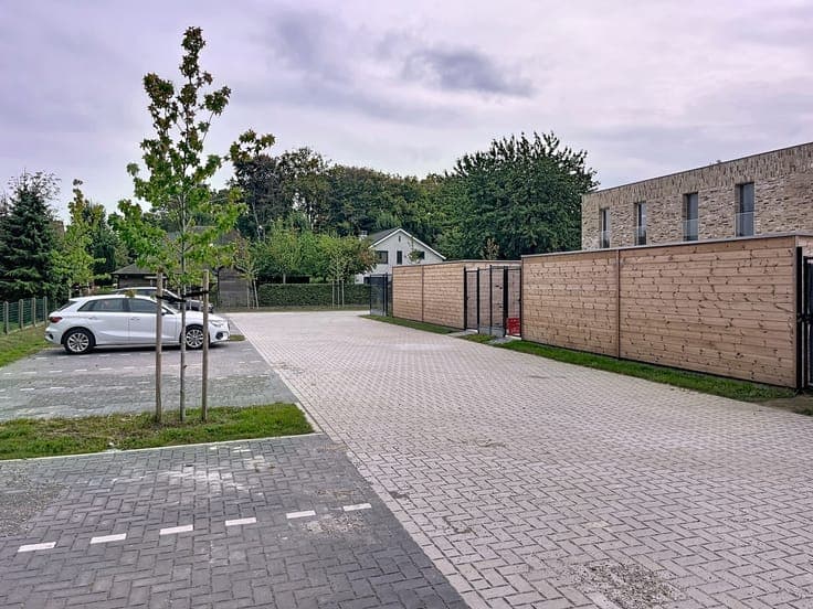 Halfopen woning met 3 slaapkamers en staanplaats