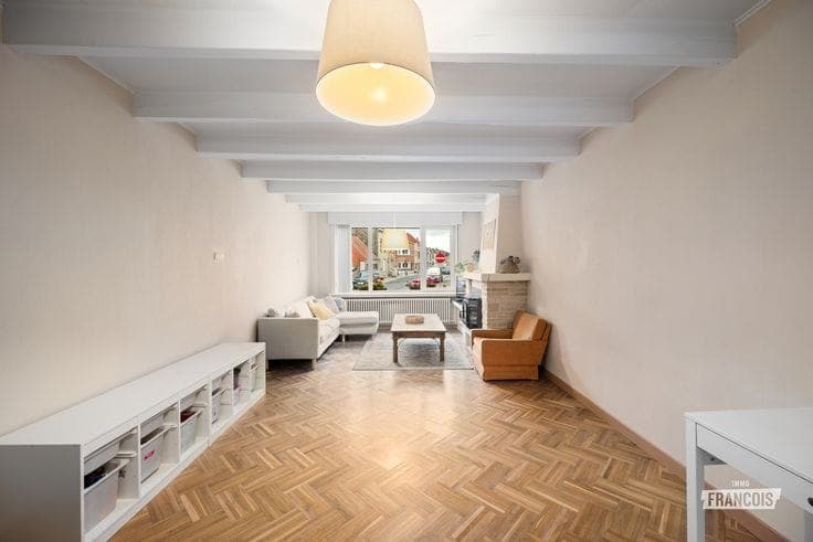 Spacious family home with 4 bedrooms and sunny courtyard in…