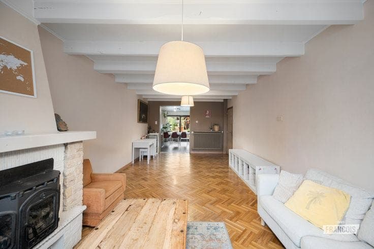 Spacious family home with 4 bedrooms and sunny courtyard in…