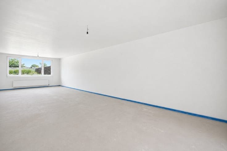 Spacious home with a workshop and garden in a prime location