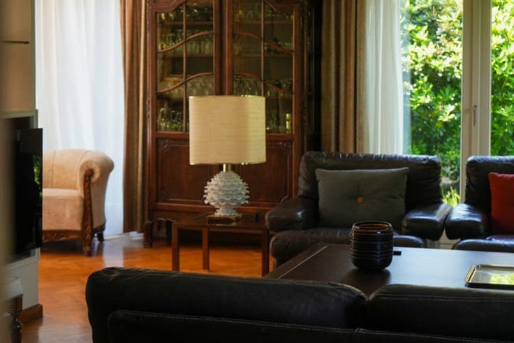 Detached villa with space, privacy and great potential.