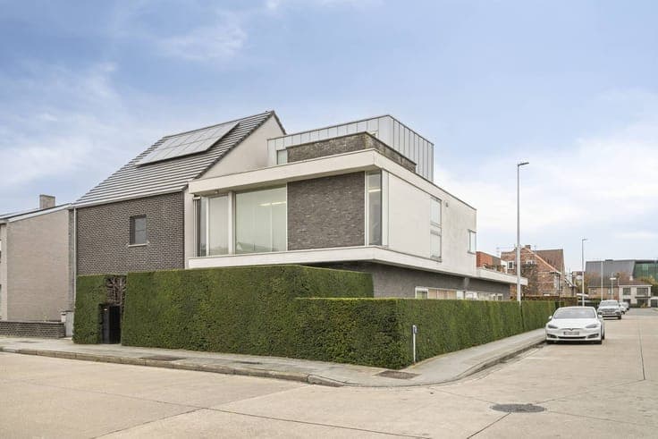 Office with home for sale in Sint-Michiels (380 m²)