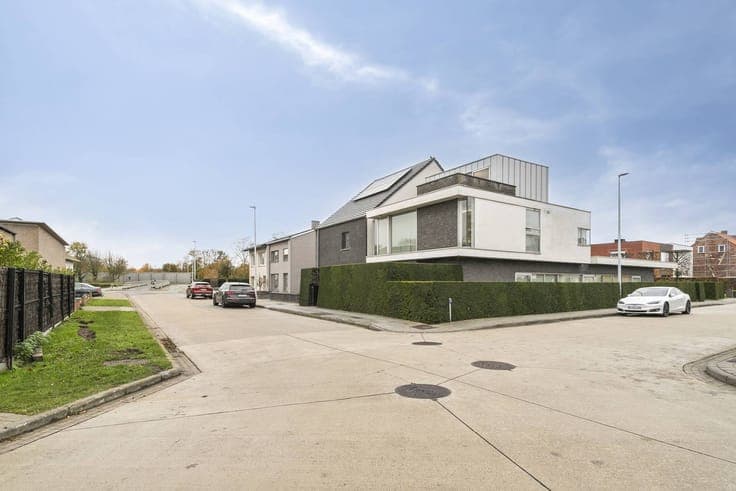 Office with home for sale in Sint-Michiels (380 m²)