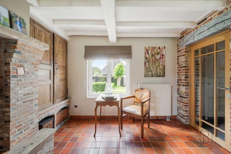 Versatile villa with garden and separate unit