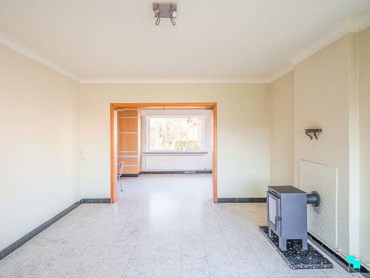Charmante woning met garage en unieke tuingrond grenzend ...