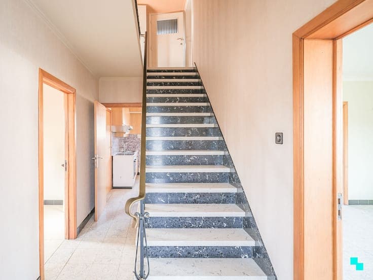 Charmante woning met garage en unieke tuingrond grenzend ...