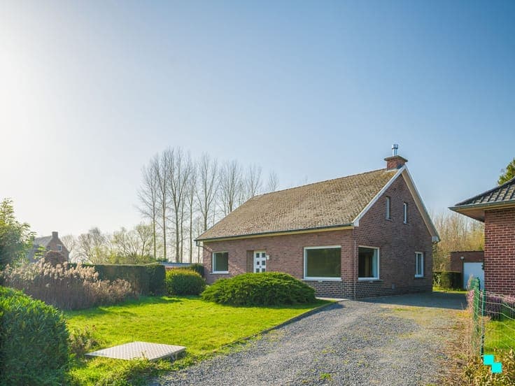 Charmante woning met garage en unieke tuingrond grenzend ...