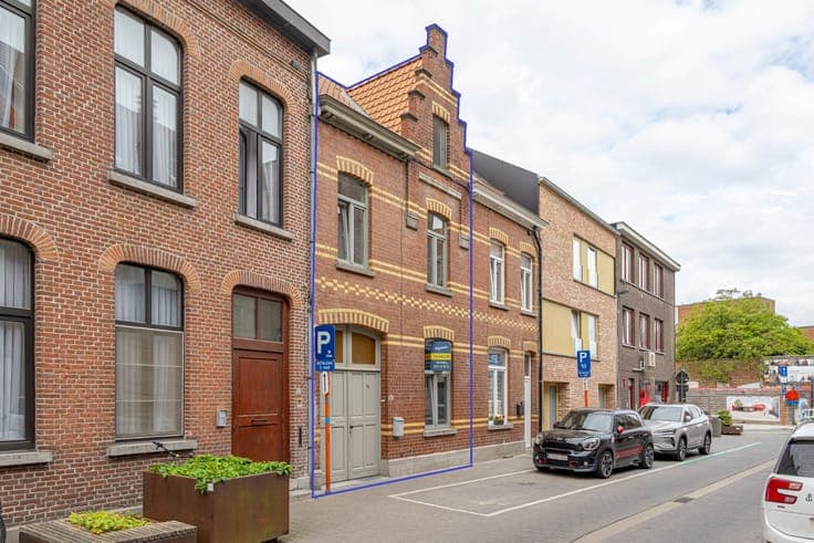 Turnkey characterful house with 4 bedrooms and city garden