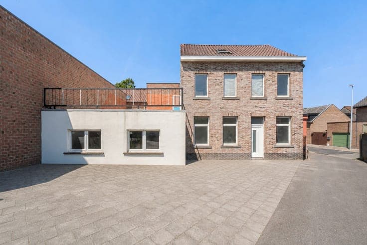 Spacious renovated home in central Dendermonde