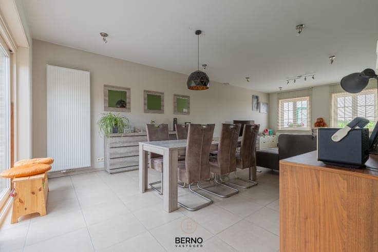 Recente en ruime gezinswoning met zonnige tuin