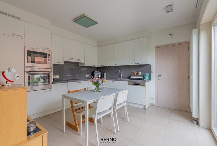 Recente en ruime gezinswoning met zonnige tuin