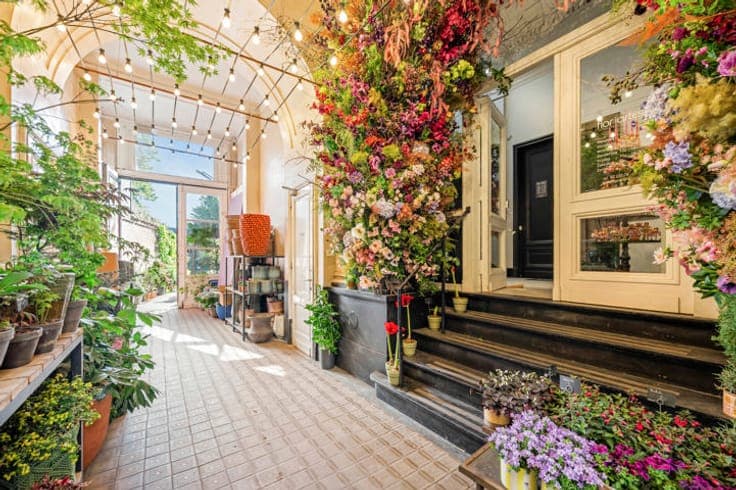 ANTWERP – Versatile investment property