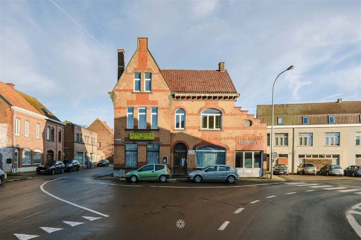 Dubbele woning met enorm renovatie- en investeringspotentiee