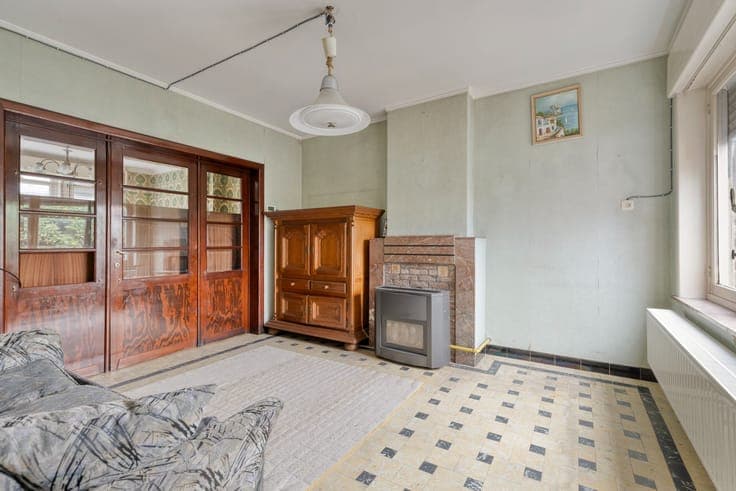 Halfopen woning met potentieel op centrale ligging in Zarren