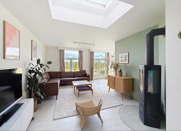 EXCEPTIONAL LOCATION: 4-bedroom house