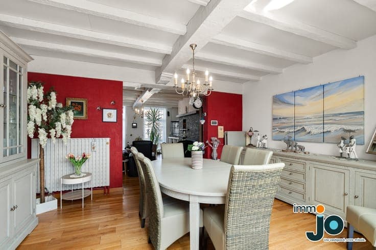Characterful 6-Bedroom Home with Garden and Two Bathrooms...