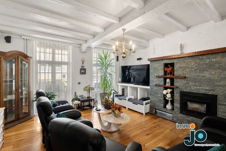 Characterful 6-Bedroom Home with Garden and Two Bathrooms...