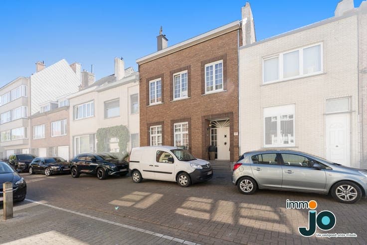 Characterful 6-Bedroom Home with Garden and Two Bathrooms...