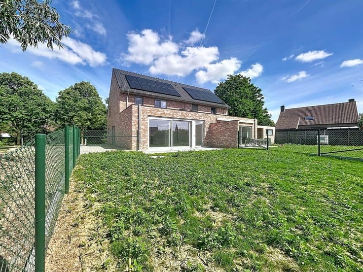 Halfopen nieuwbouwwoning