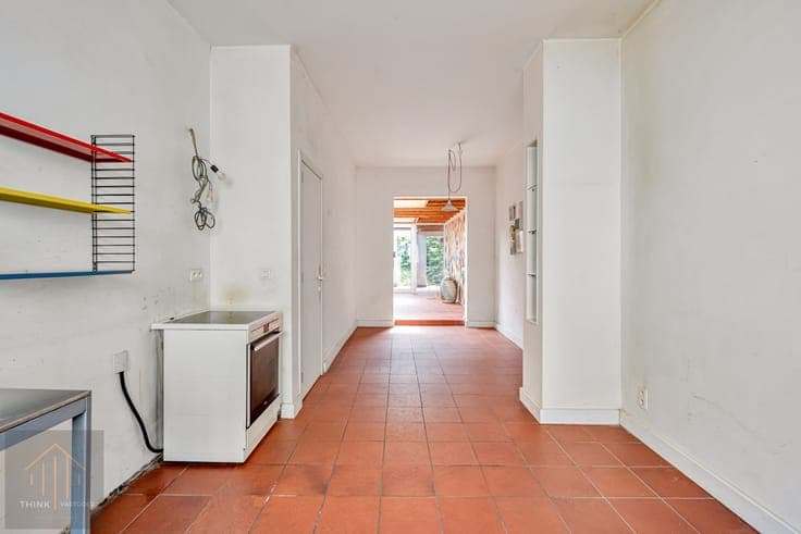 Ruime verder af te werken woning op top locatie.