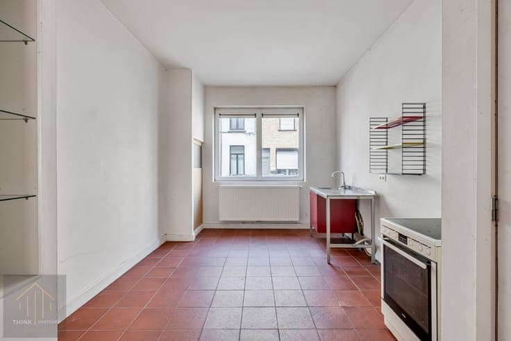 Ruime verder af te werken woning op top locatie.