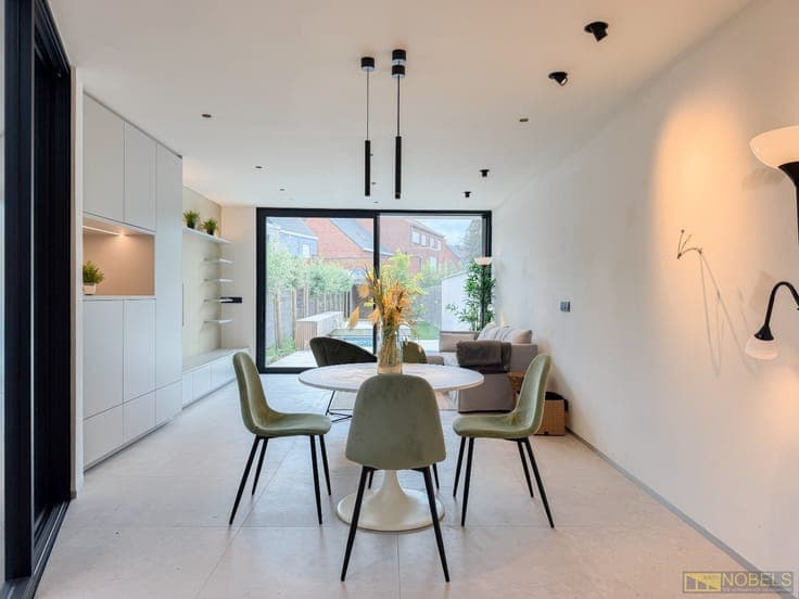 Te koop, stijlvol afgewerkte woning met zwembad op toploc...
