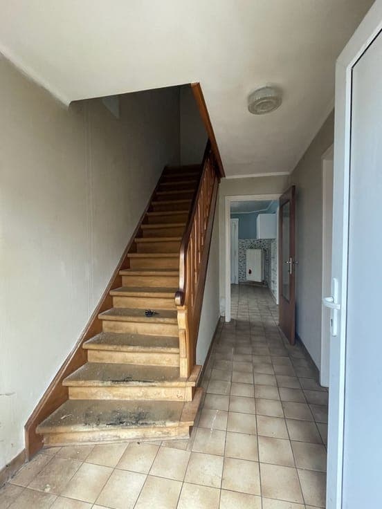 Te renoveren woning met grote werkplaats