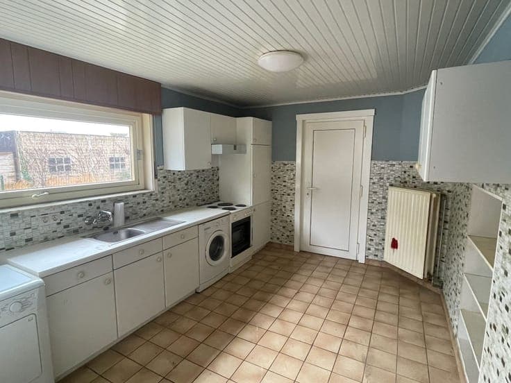 Te renoveren woning met grote werkplaats