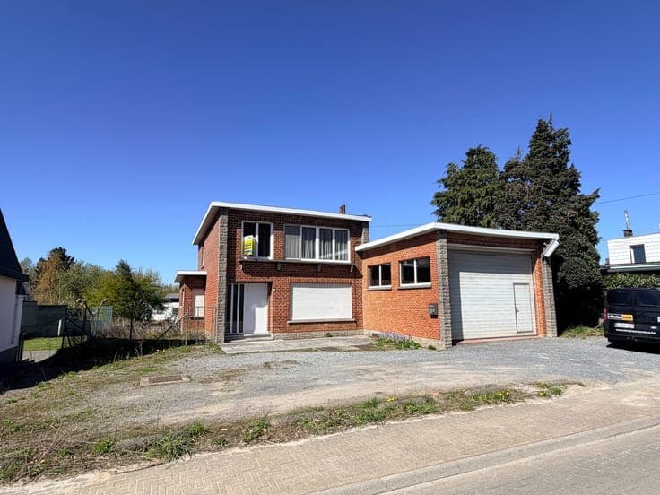 Te renoveren woning met grote werkplaats