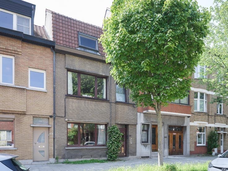 Sint-Amandsberg – Ruime interbellumwoning met 4 slaapkame...