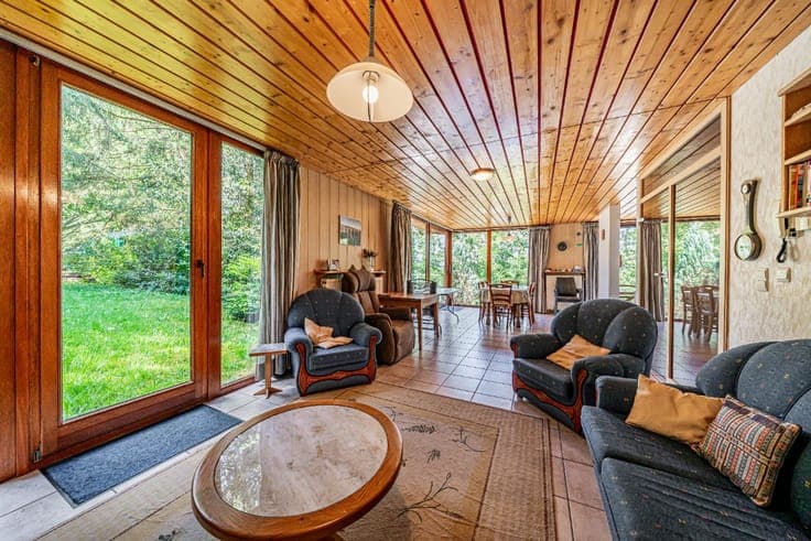 4-Bedroom House on the Edge of the Forest