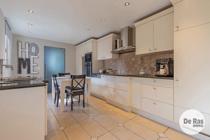 HOFSTADE –Zeer verzorgde woning met gezellige tuin en 3 slpk