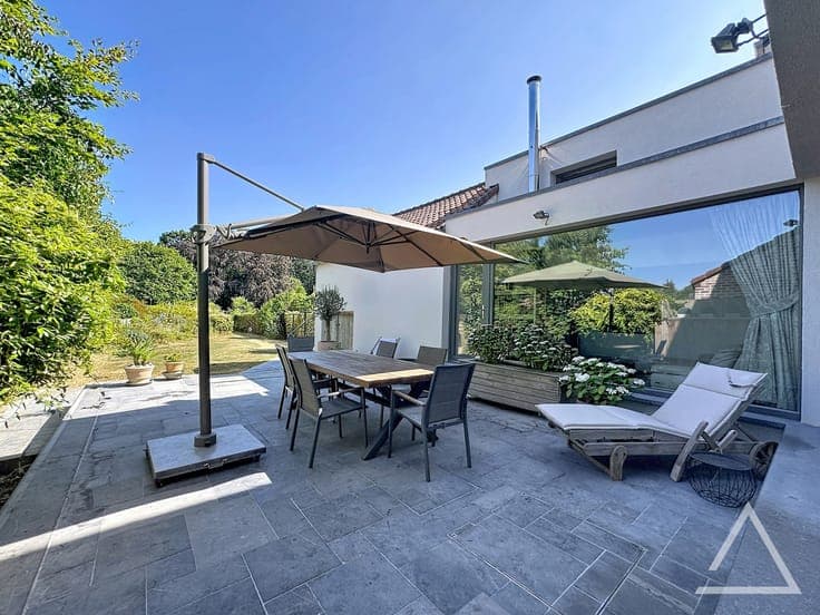 Superb house with pool and separate apartment