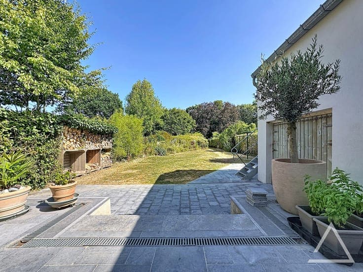 Superb house with pool and separate apartment