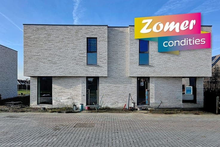 Nieuwbouw met 3 slpks en 2 aangelegde parkeerplaatsen