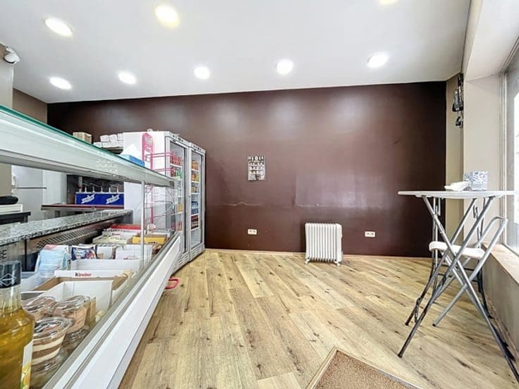 LAEKEN: Commercial property with duplex